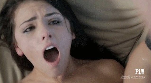 Please tell me what's name of this actress