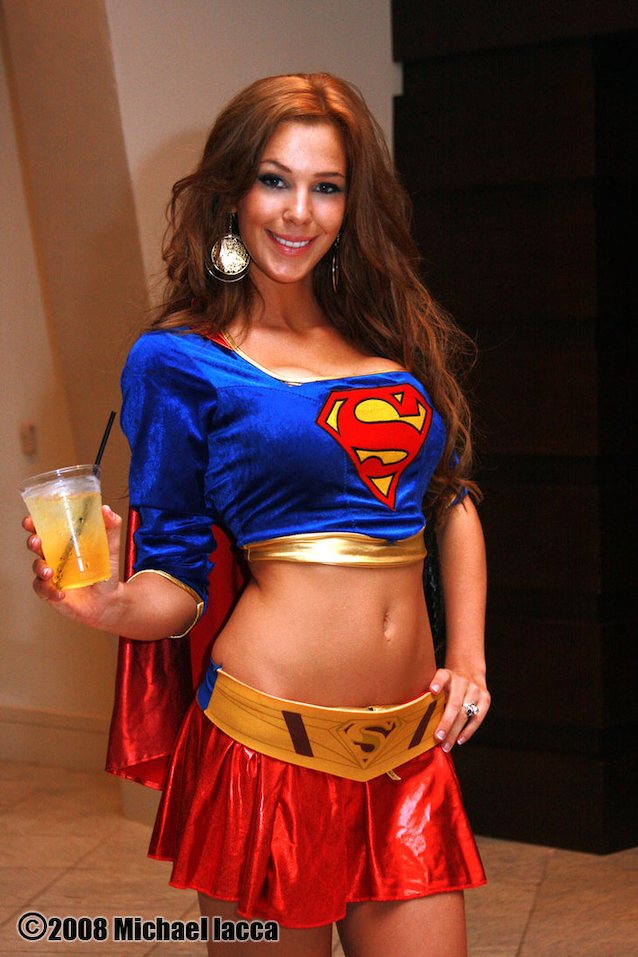 What's the name or any info of this cosplayer/model?