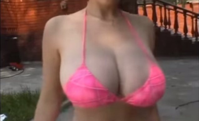 What′s the name of this porn star?