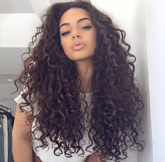 Does anyone knows a pornstar or an naked model that looks like this