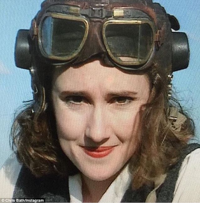 Clip of woman in aviator hat masturbating?