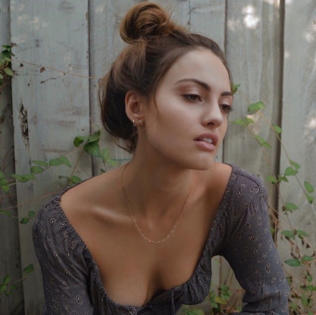 What's the name of this porn star?