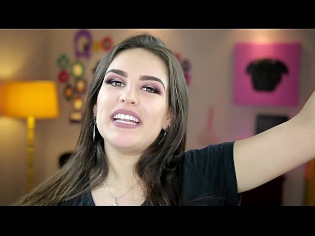 What's the name of this porn star?