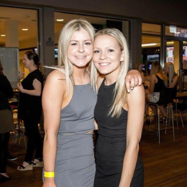 anyone know of a pornstar that looks like the girl on the right