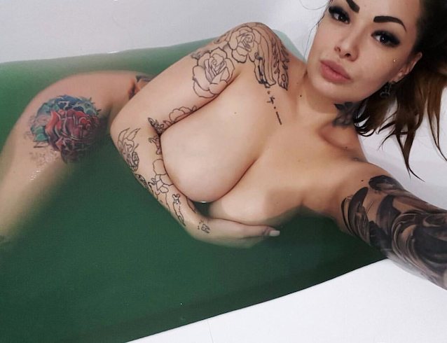What's the name of this porn star?