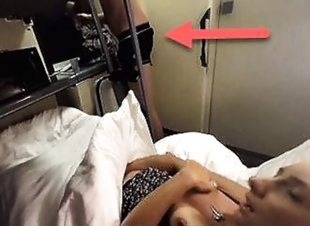 elle baise dans le train