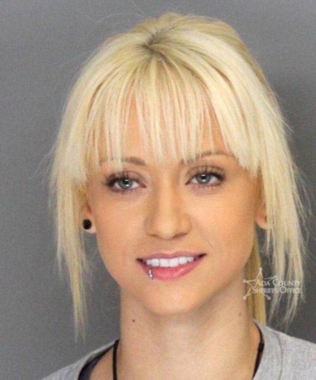 What's the name of this porn star?
