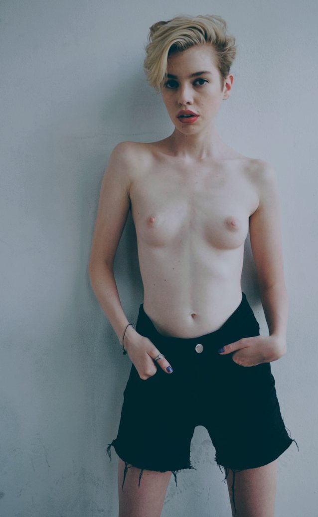 What's the name of this porn star?