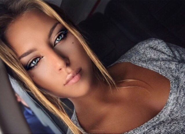 What's the name of this porn star?