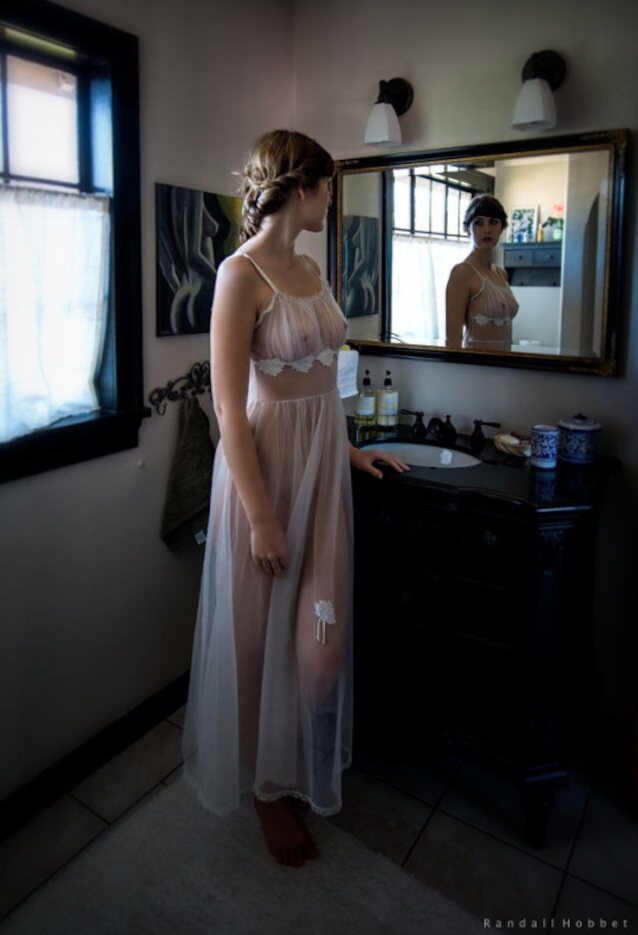 What's the name of this porn star?