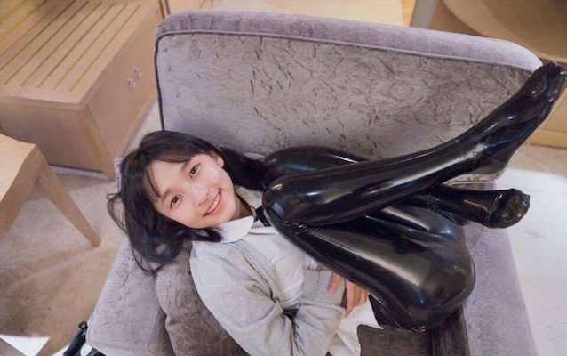 What's the name of this porn star?