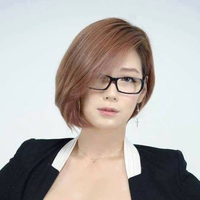 What's the name of this porn star?