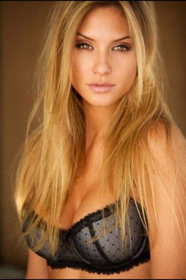 What's the name of this porn star?