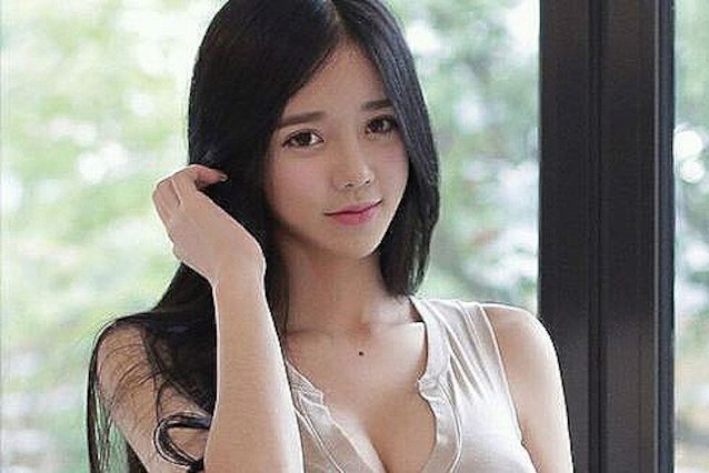 What's the name of this porn star?