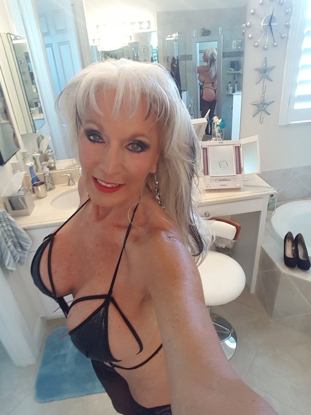What's the name of this porn star?