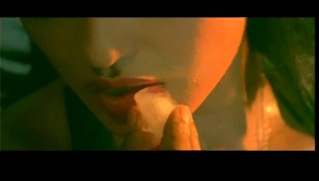 Porn where girl's lips are iced like that!