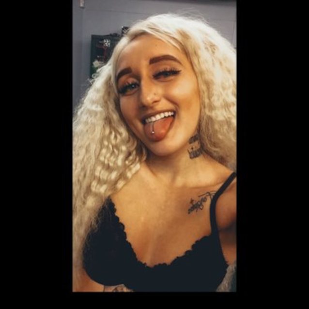 What's the name of this porn star?