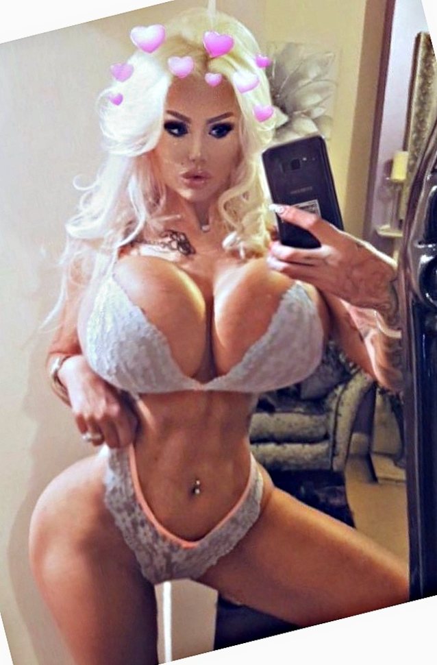 What's the name of this porn star?