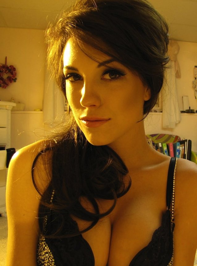 What's the name of this porn star?