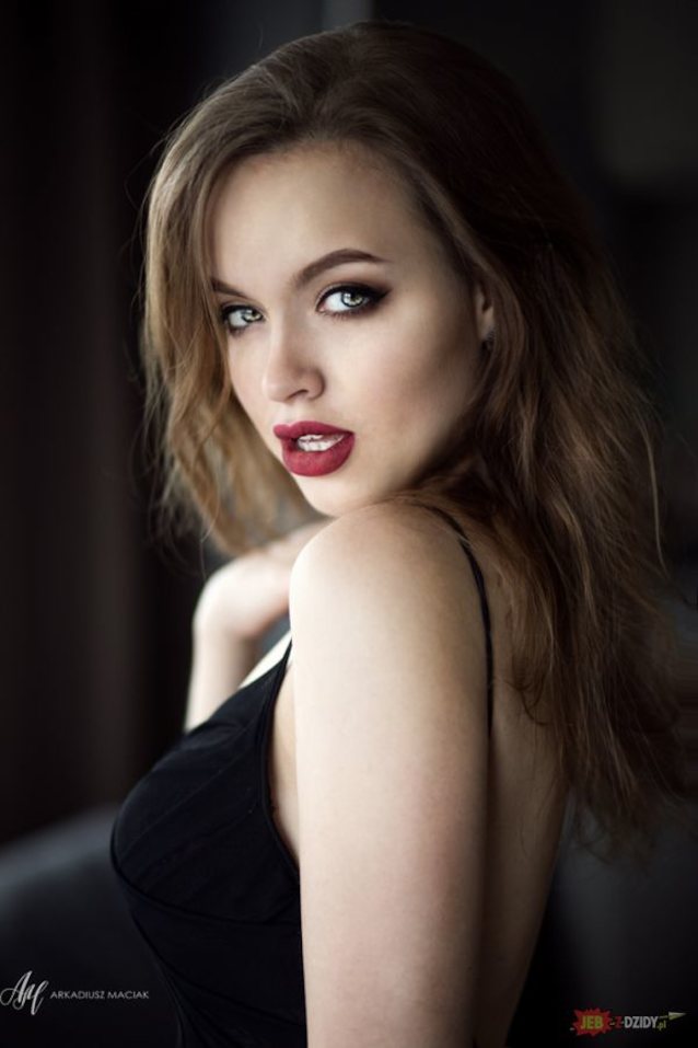 What's the name of this porn star?