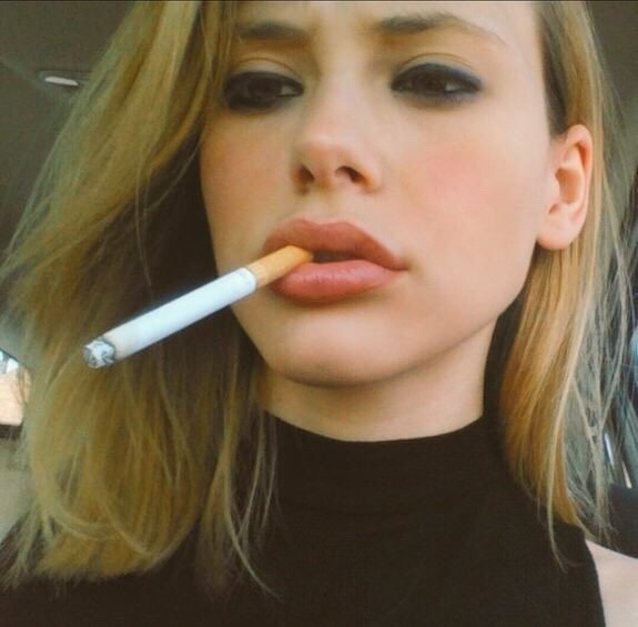 What's the name of this porn star?