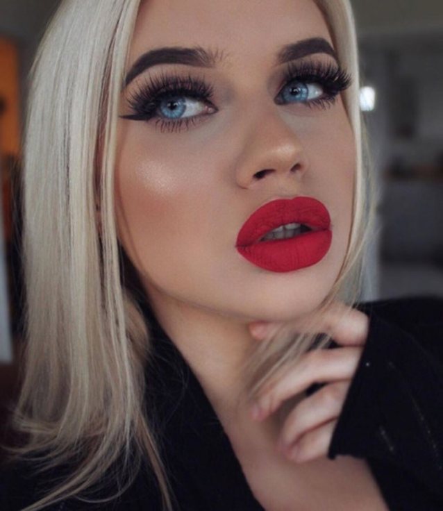 What's the name of this porn star?
