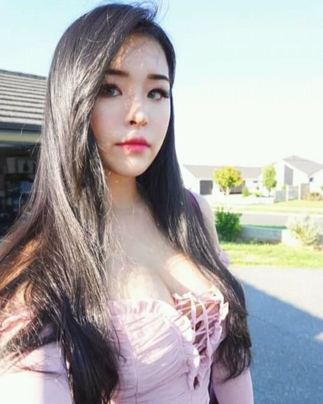 What's the name of this porn star?