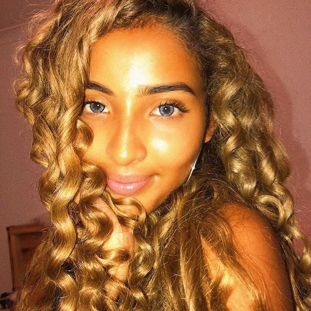 name similar looking girls