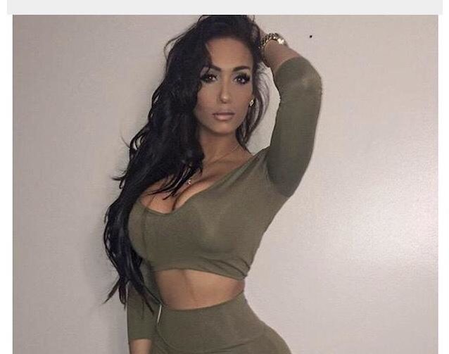 What's the name of this porn star?