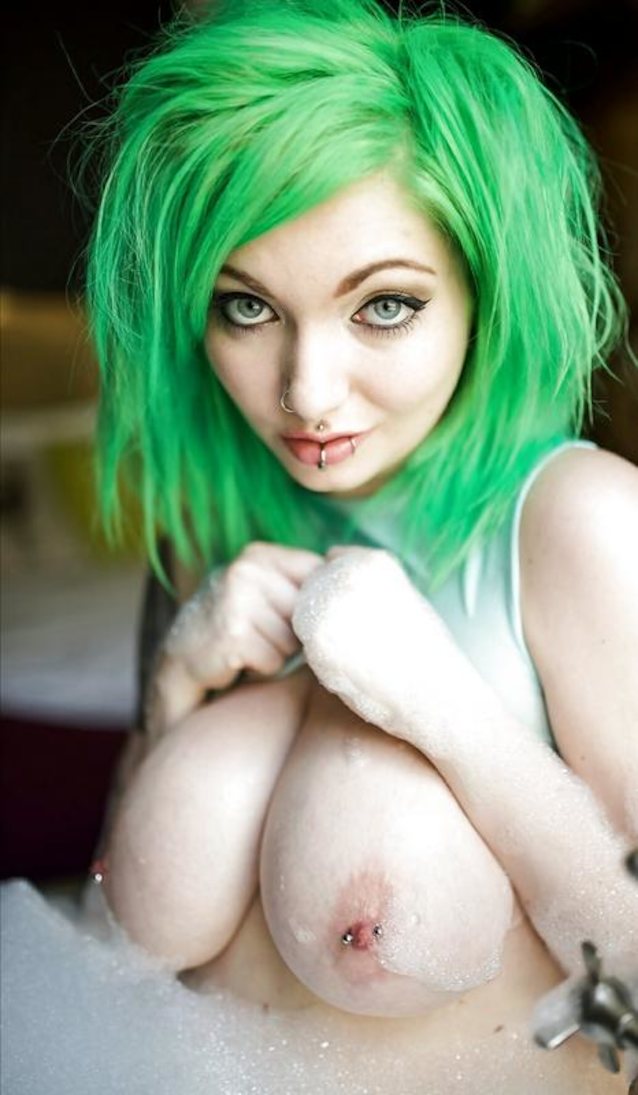 What's the name of this porn star?
