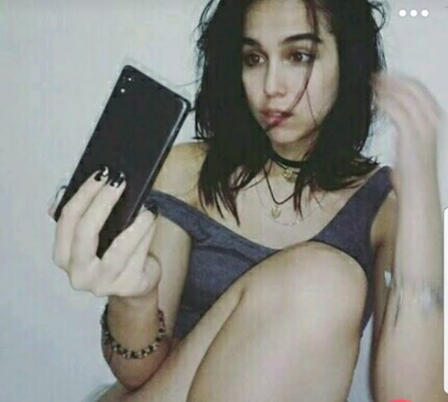What's the name of this porn star?