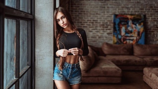 What's the name of this porn star?