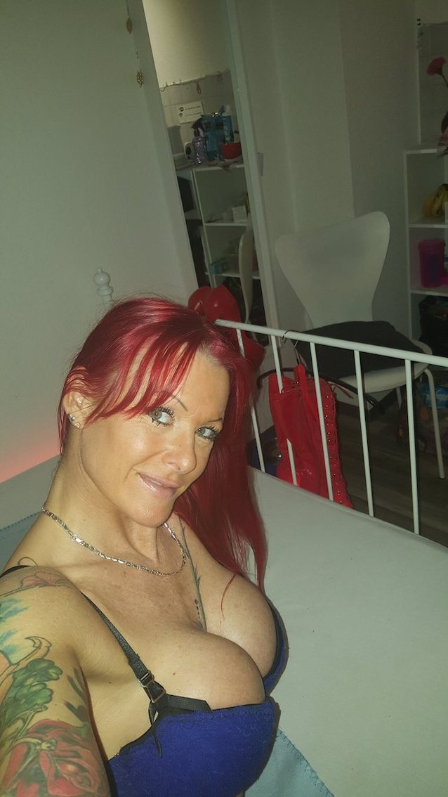 What's the name of this porn star?