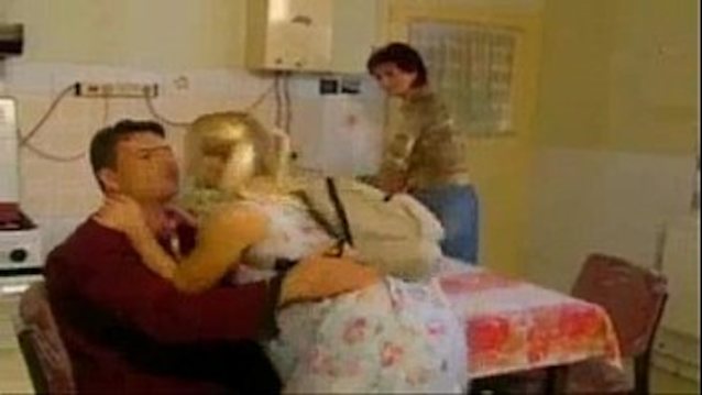 gina blonde and tom cruiso in answer #2306582
