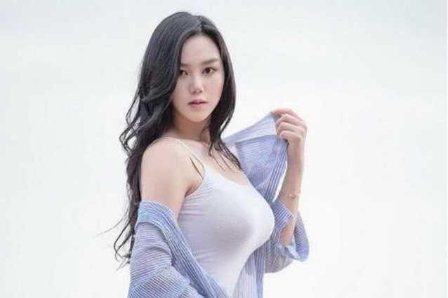 What's the name of this porn star?