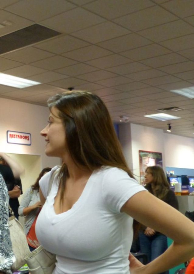 What's the name of this porn star?