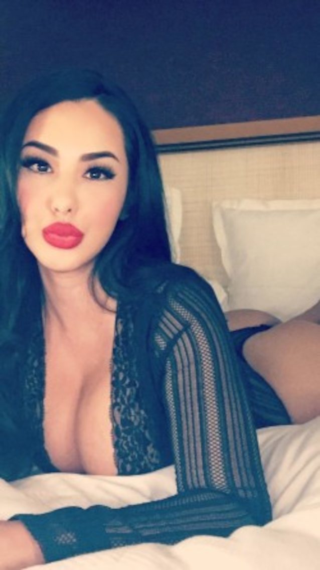 What's the name of this porn star?