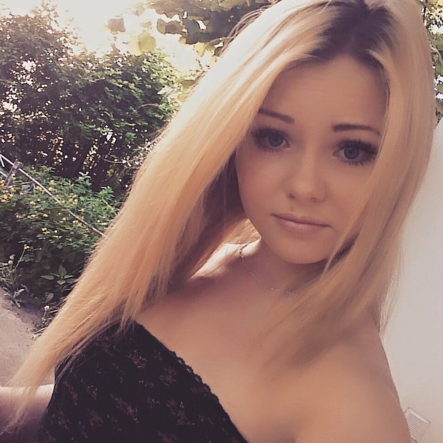 What's the name of this porn star?