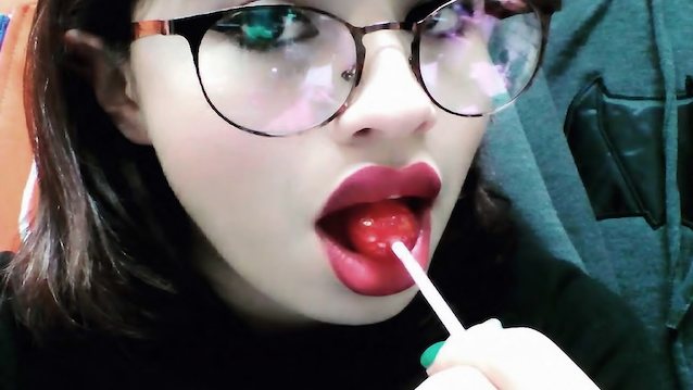 What's the name of this porn star?