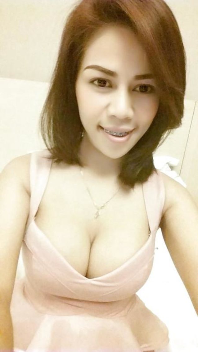 What's the name of this porn star?