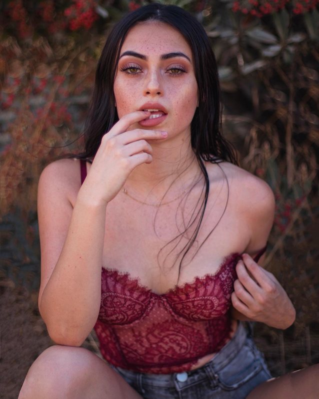 What's the name of this porn star?