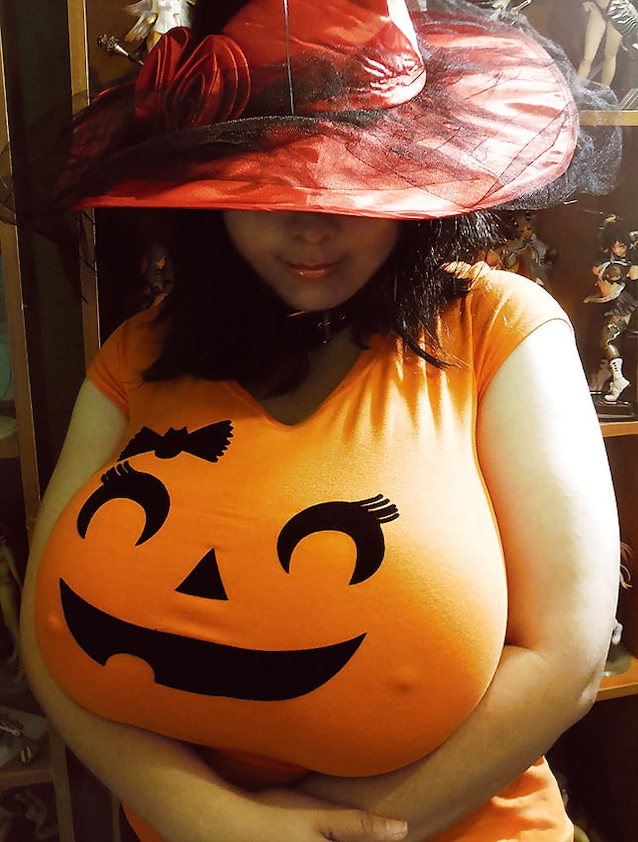 bigboobs hot halloween
