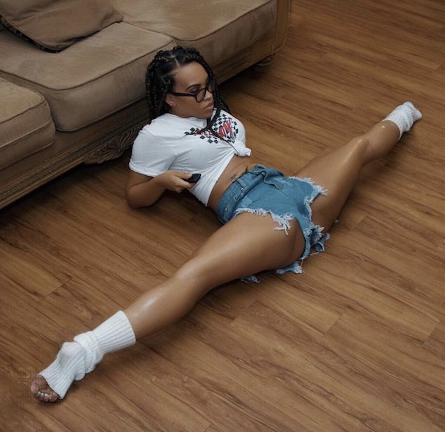 ebony spready sexy