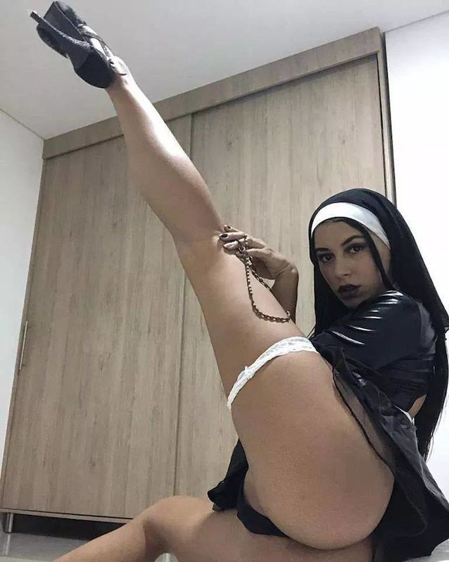 nun dark white