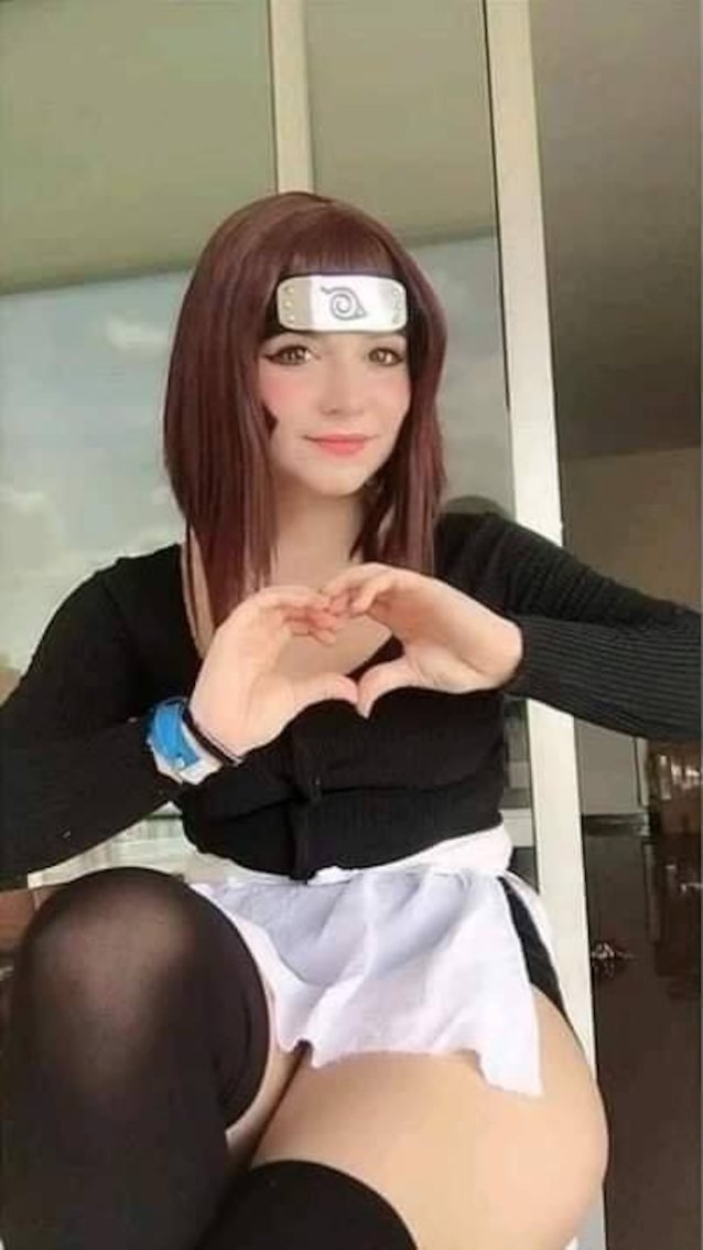 cosplay amateur brunette