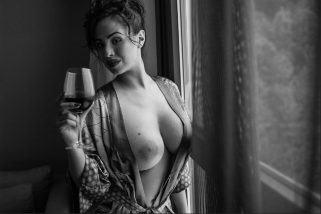 voluptuous big boobs boudoir photography