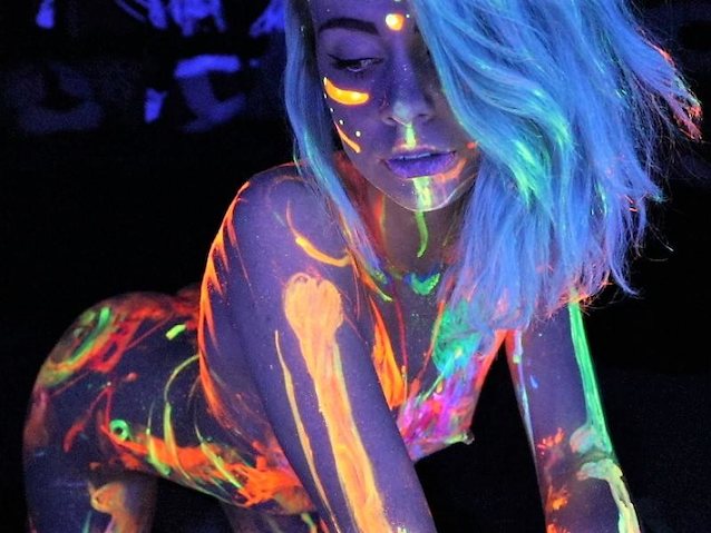 bodypainting, paint, glow, drool, teen