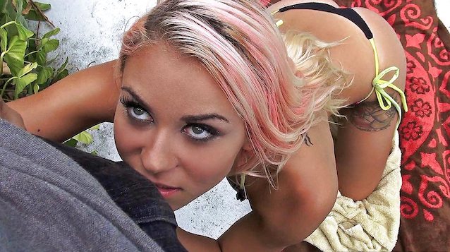 brunette, dyed hair, tan, tanned, blowjob