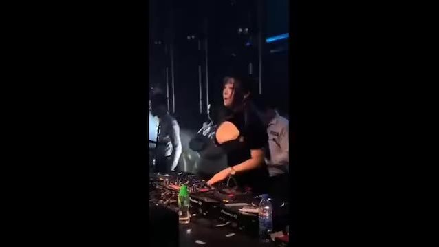 big tiddy dj sexy bouncing boobs