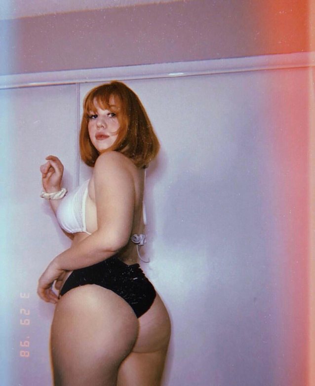 curvy, ginger, redhead, thick, pose